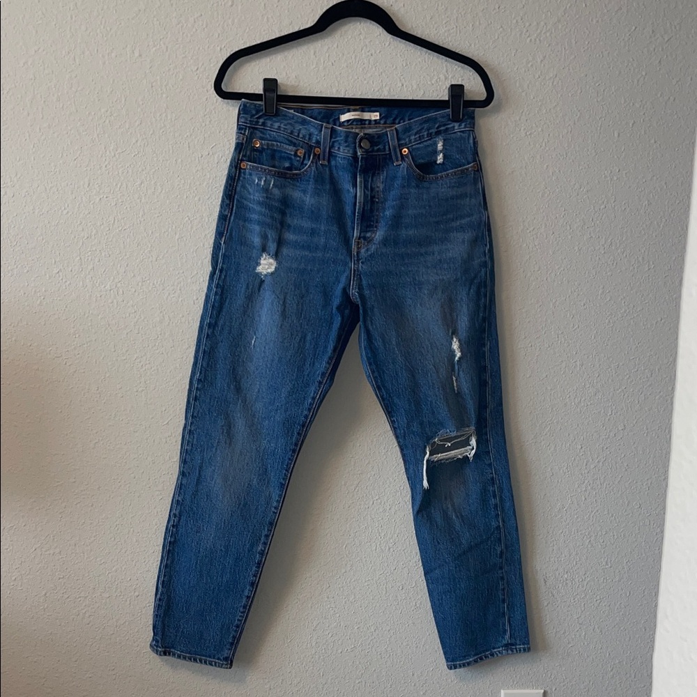 Levi's Wedgie Distressed Ankle Jeans